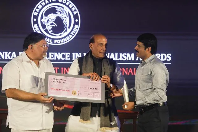 news 18 gunasekaran receiving goyanka award
